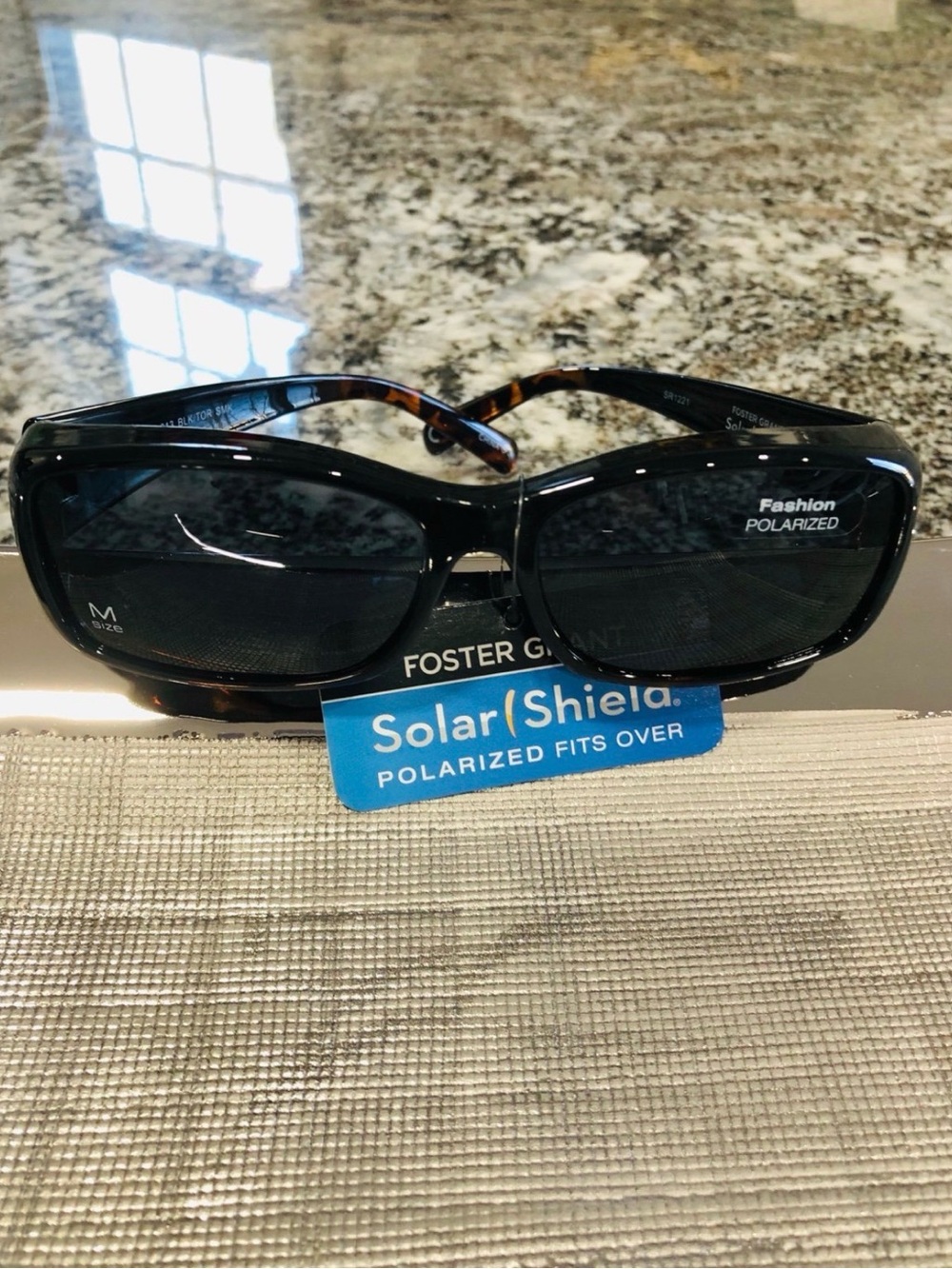 Foster Grant Black and Tortoiseshell Polarized Sunglasses Brand New